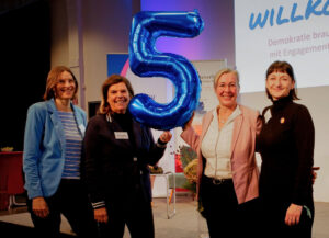 Vier Frauen und eine 5