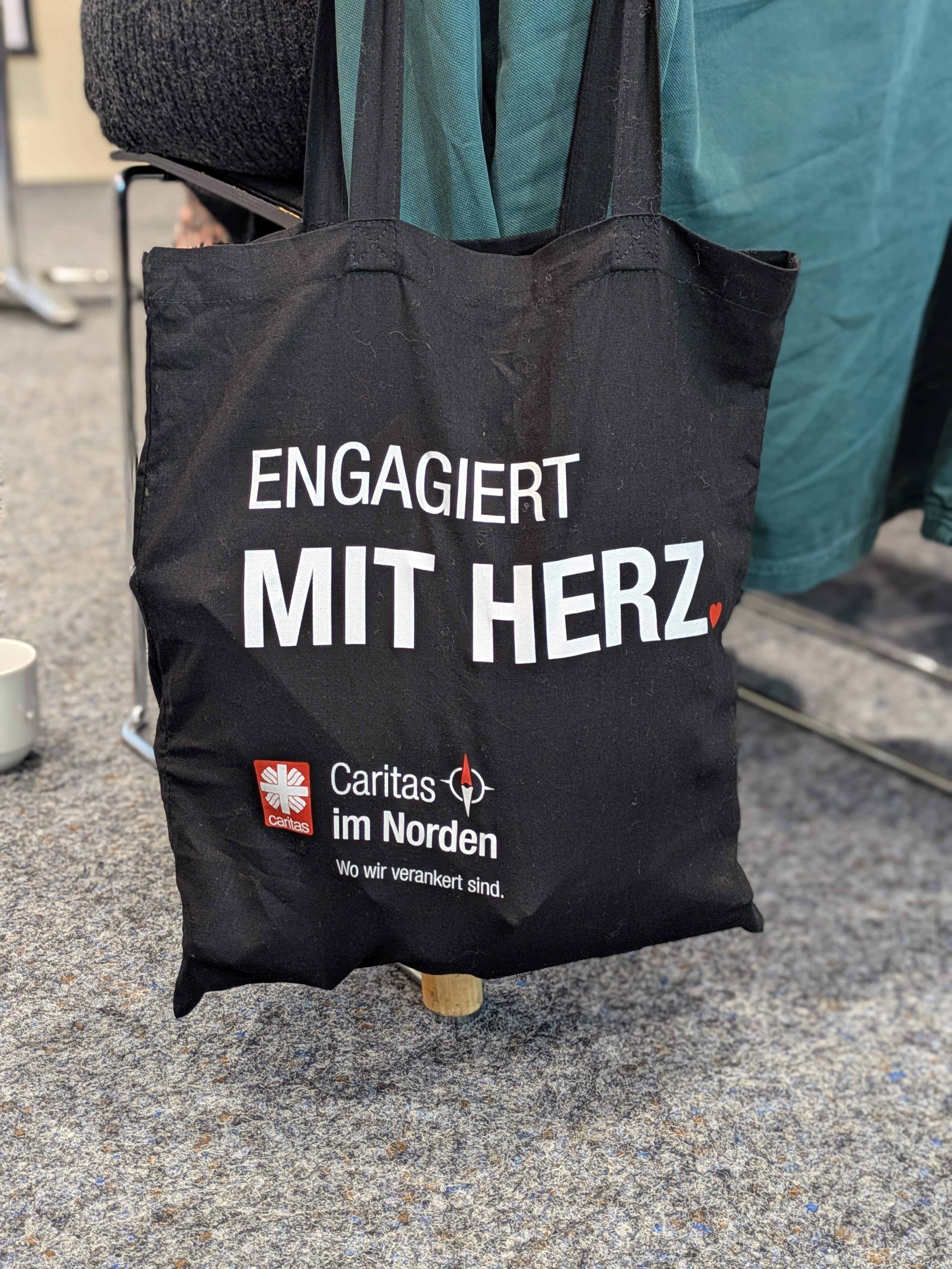 Stoffbeutel mit Aufschrift "Engagiert mit Herz"